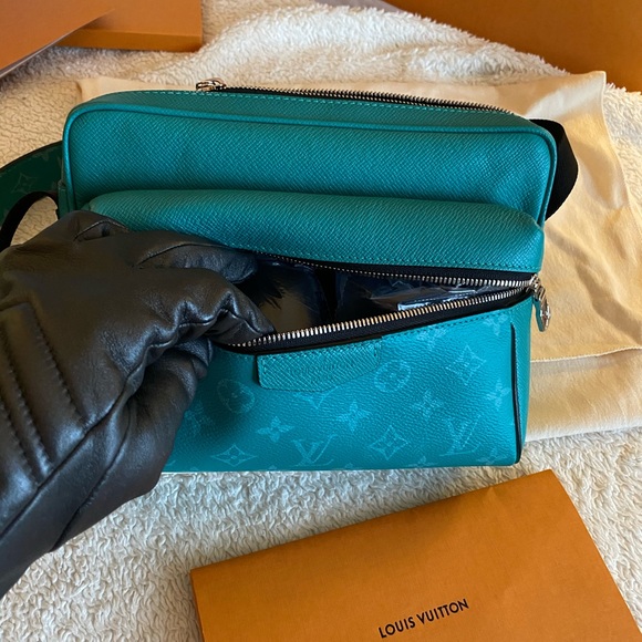 Louis Vuitton Outdoor Messenger Green Taigarama - Picture 7 of 8